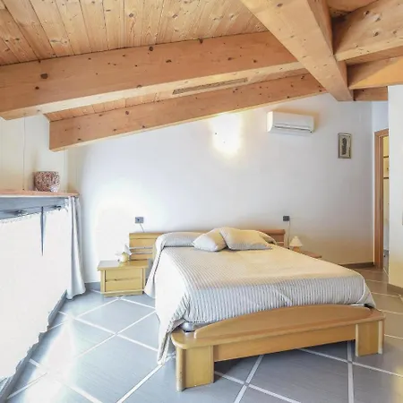 Two-bedroom In דירה קיאברי